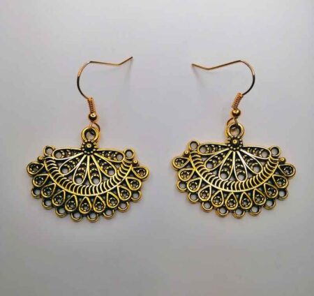 Dangling Fan Design Earrings