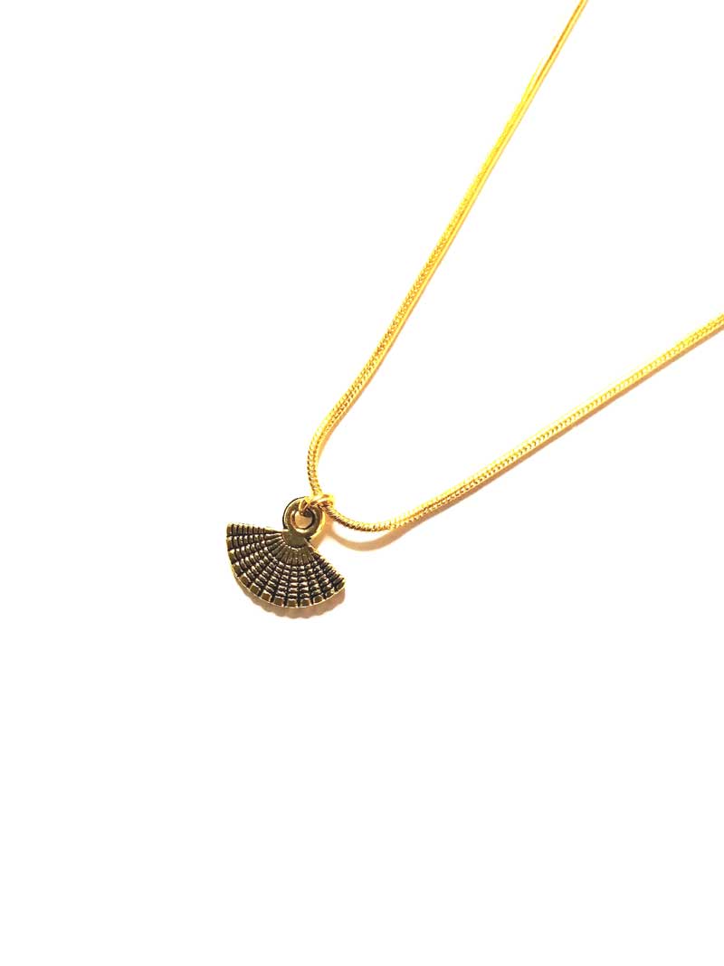 Fan Shell Necklace Gold